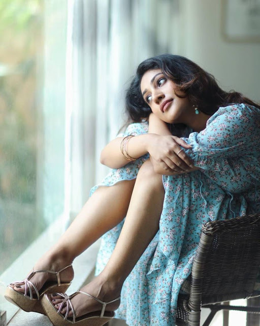 Actress Bommu Lakshmi Latest Hot Photo shoot Image Gallery 15
